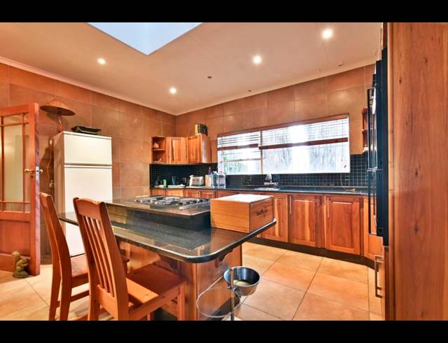 4 BEDROOM HOUSE FOR SALE IN NORTHCLIFF